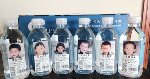 印有失踪儿童信息的另类矿泉水包装