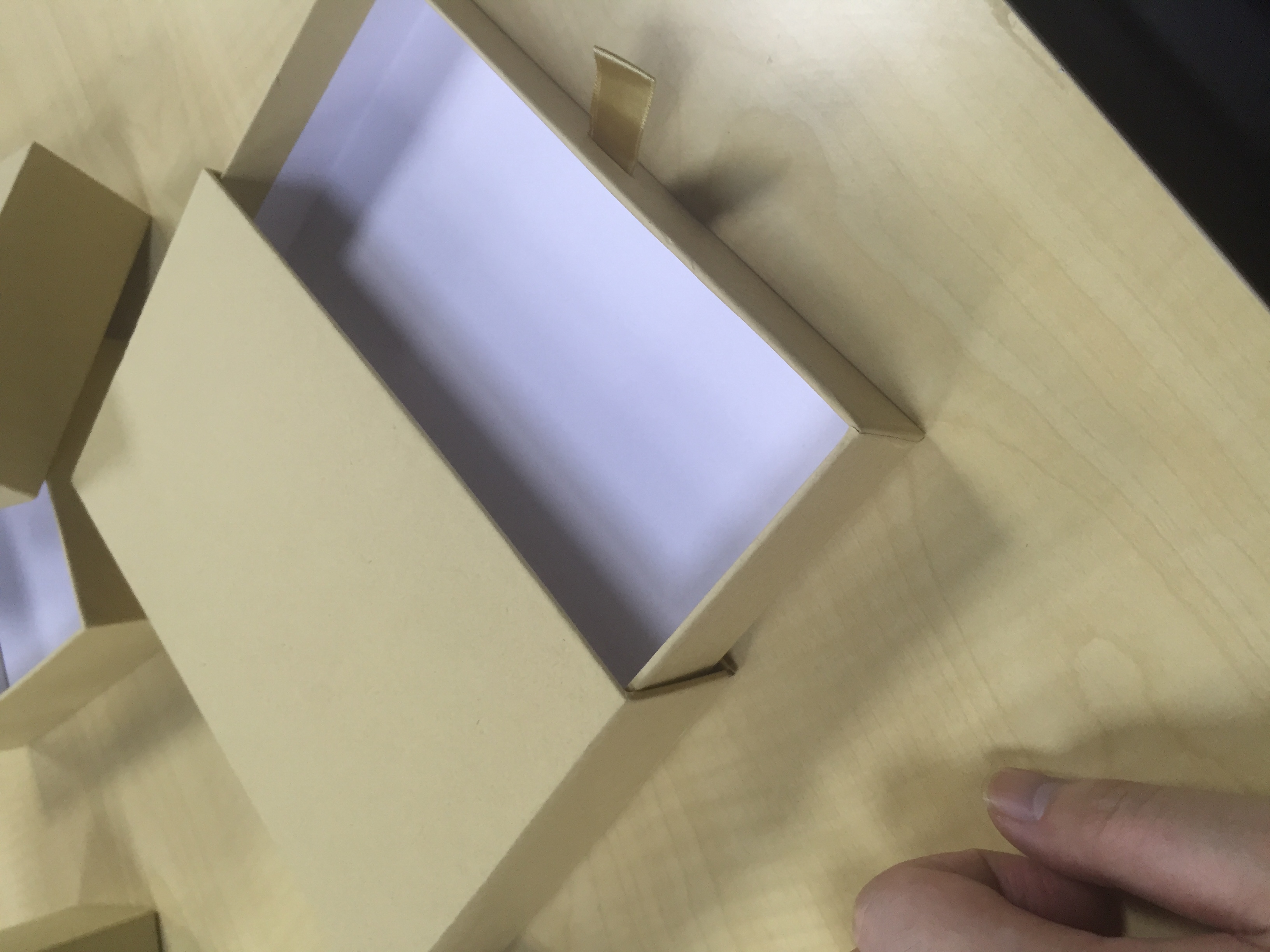 浅析牛皮纸盒厂家的主流御3家盒型